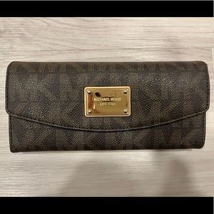 MK logo wallet - Great Condition - Clean Lining